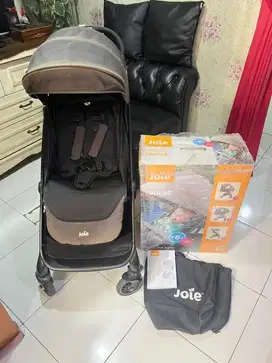 Joie meet tourist