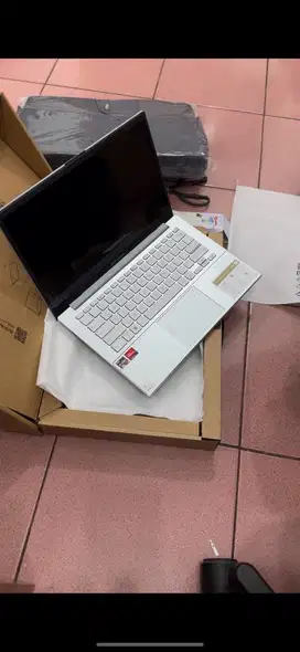 ASUSU VIVOBOOK GO 14 E1404FA RAYZEN 5 7520