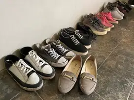 Sepatu obral 200 ambil semua