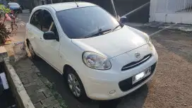 Nissan March 2012  AT Putih Cakep