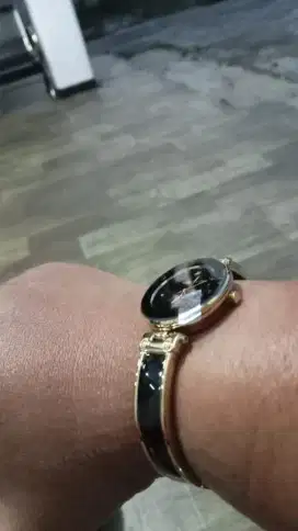 Jam Tangan wanita Anne Klein
