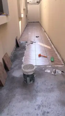 Tukang jeramik borongan
