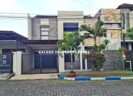 Rumah 2 Lantai Sial Huni Perumahan Araya Dekat Jalan Utama