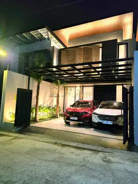 RUMAH MEWAH FULLY FURNISHED DEKAT STADION MAGUWOHARJO