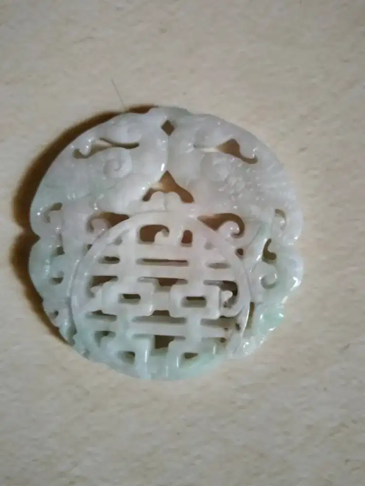 Liontin batu Giok