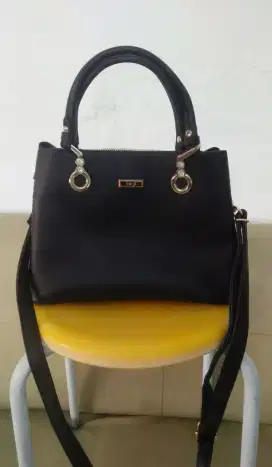 Preloved tas selempang wanita warna hitam