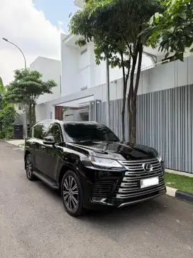 LEXUS LX600 VIP 2023 KM 4RB ASLI PAKAI PRIBADI