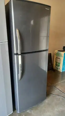 Kulkas Panasonic 2 Pintu Mulus Model Tinggi