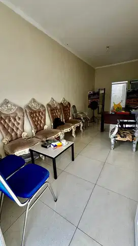 Lebar 3 mobil Lokasi Terdepan disekitar dekat Jalan Raya