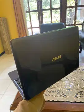 Notebook Asus E203M