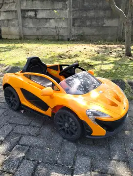 Mobil aki anak Maclaren