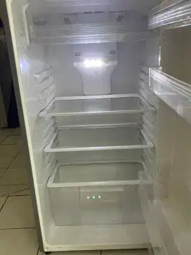 Kulkas SHARP  2 pintu