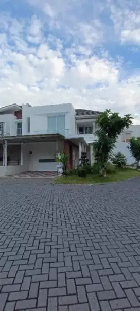 Dijual rumah 2 lantai hook, desain minimalis