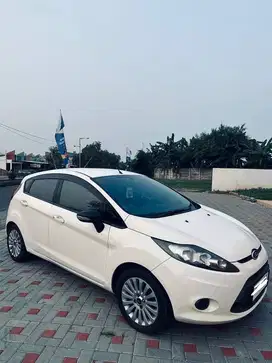 FORD FIESTA MANUAL 2012