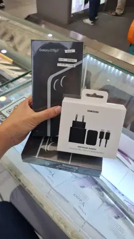 NEW GALAXY Z FLIP 7 12/256 FREE 45W+TEMPERED+CLEAR CASE‼️