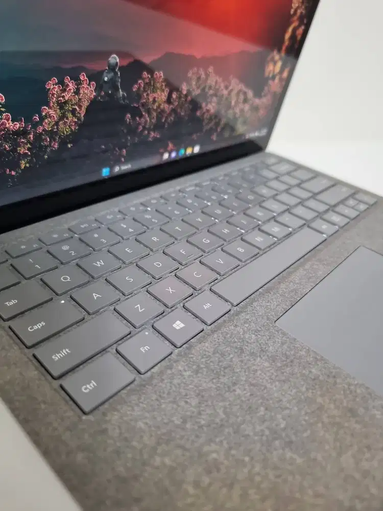 Laptop Second Murah Microsoft Surface RAM 16GB SSD 512GB Touchscreen