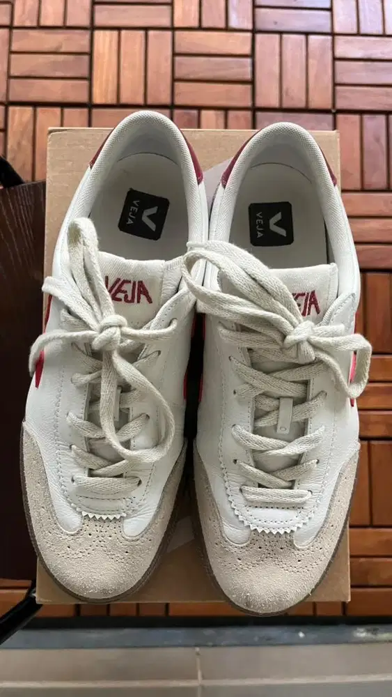 VEJA VOLLEY LEATHER