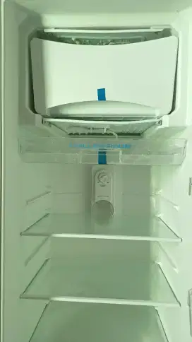 Kulkas merk aqua second
