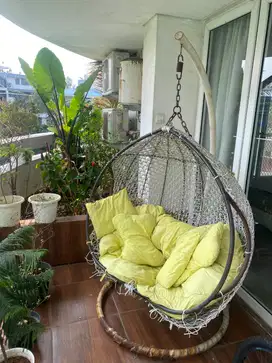 ￼Ayunan gantung rotan sintetis