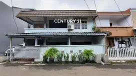 Dijual Rumah Lama Rapih Trawat 2 Lantai Strategis Di Tebet JakSel