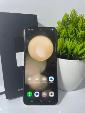 SAMSUNG Z FLIP 5  RAM 8/256GB ORIGINAL SEIN NORMAL 

TAMPILAN MEWAH
