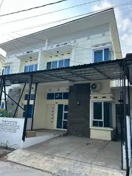 perumahan elit 2 lantai , 3 kamar tidur dan 2 kamar mandi,FREE AC & TV