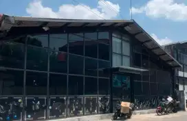 Di sewakan bangunan komersil