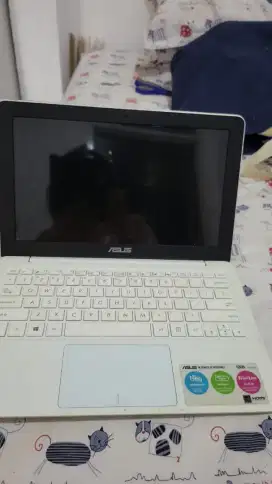 Notebook Asus ram 2/500gb windows 10