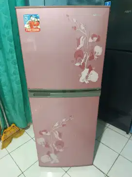 Kulkas 2 pintu merek sharp