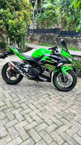NINJA 250 FI NEW KRT TIPE ABS KEYLESS KONDISI ISTIMEWA LIKE NEW!!