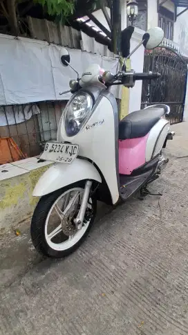 Bismillah jual honda scoopy 2011