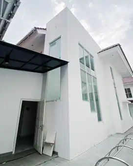 Sleek Modern Menteng Home With Elegant Glass Touch
