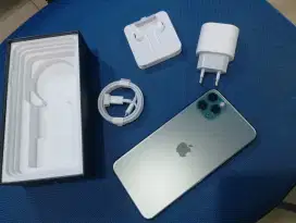 Iphone 11 pro max 256gb on side