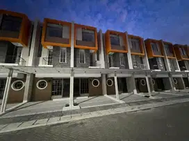 Disewakan rumah pik2  depan  3lantai siap huni best deals