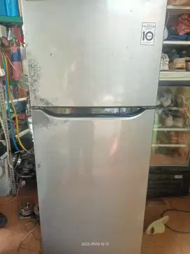 Kulkas LG inverter 2 pintu sawangan pasir putih