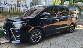 Toyota Voxy 2018  Hitam