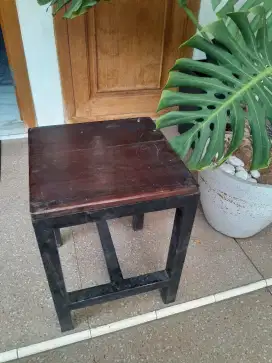 Kursi kayu rangka besi restoran