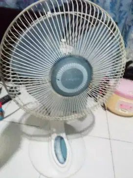 Dijual kipas angin meja 12 inchi merk Miyako mulus ors normal semua