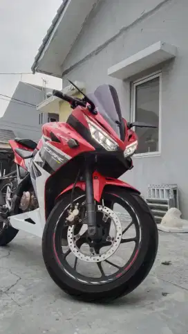 Dijual Honda CBR150R Tahun 2018,Surat Lengkap