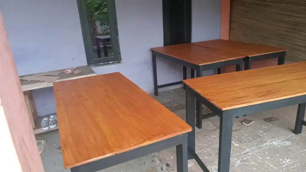 Meja kayu multiguna