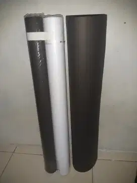 Kertas karton hitam putih