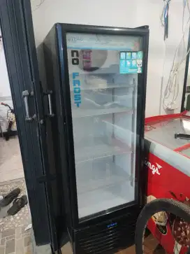 Showcase minuman steko 4 susun