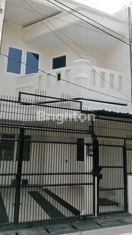 Rumah Bagus 3 Lantai Taman Ratu