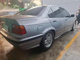 BMW 318i 1999 Bensin
