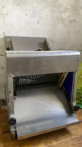 Mesin potong roti tawar