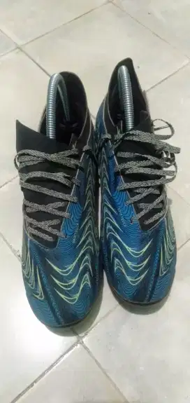 Jual sepatu bola bekas