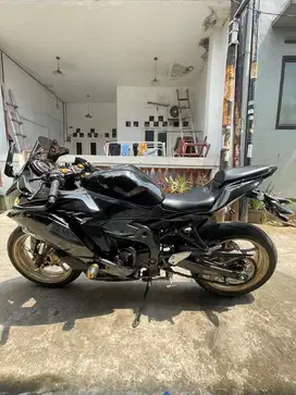 Kawasaki Ninja ZX25R Tahun 2022