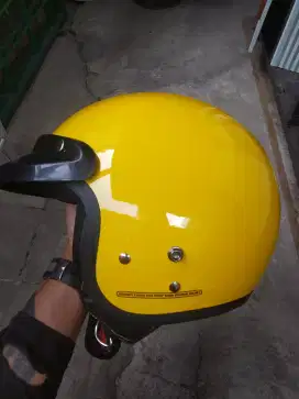 Helm model Cargloss baru size M mulus