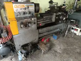 Mesin bubut C6232B
