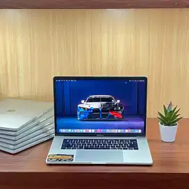 MURAH !! MACBOOK PRO TOUCHBAR 15 INC, SIAP PAKAI LENGKAP GARANSI